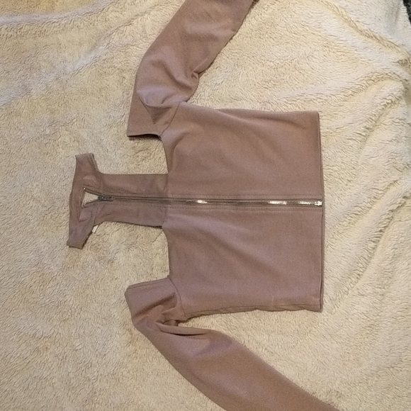 Crop top - Picture 2 of 3